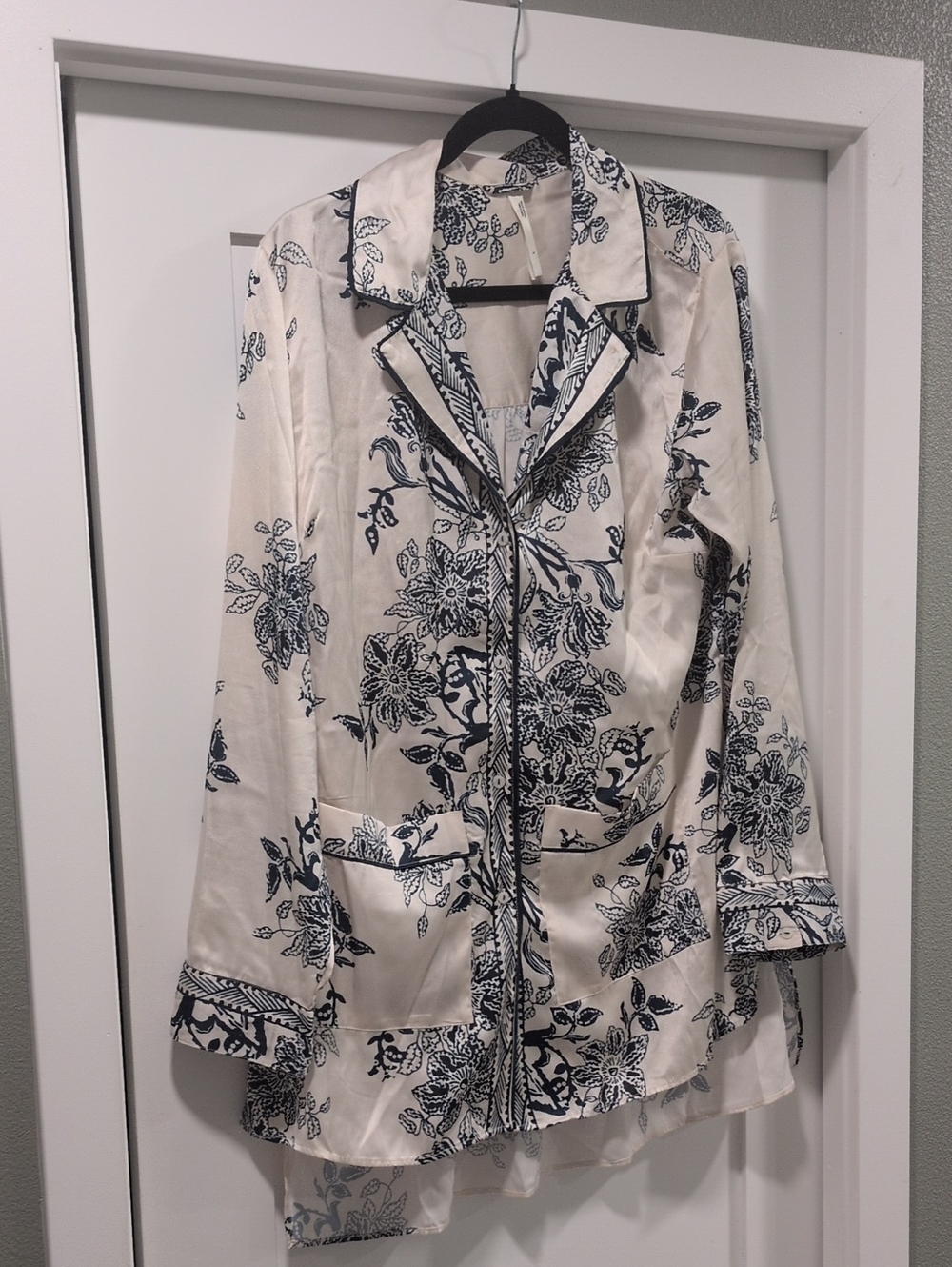 Anthropologie Cream Navy Floral Print Satin Pajama Short Set